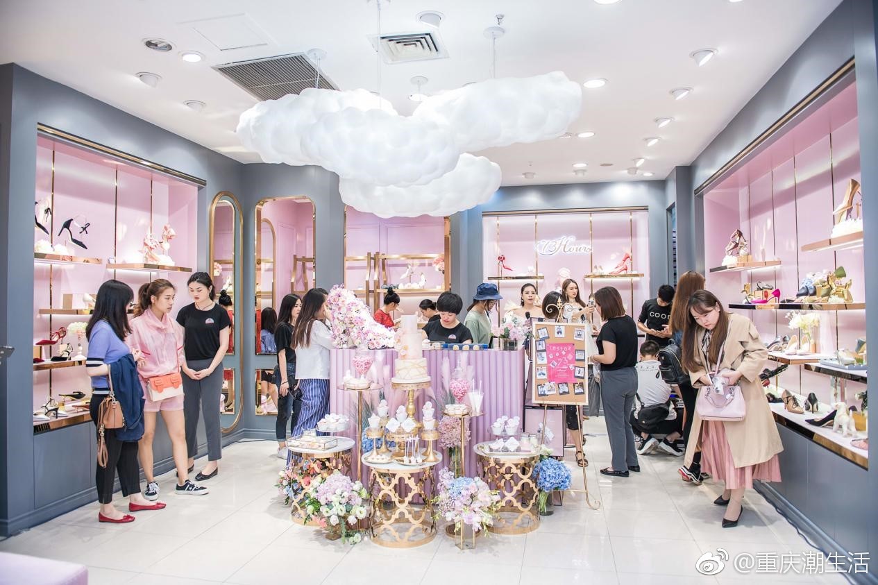 近日,红遍时尚圈的女鞋品牌"73hours"盛大入驻观音桥