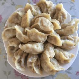 70后夫妻用面粉做的这小吃, 月收入1万多, 每