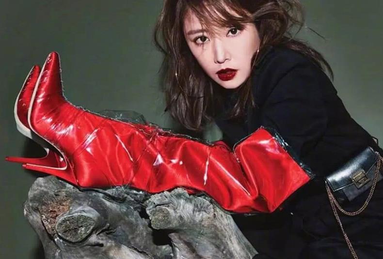 蔡徐坤居然撞衫徐峥,同为顶级流量,这个C位好