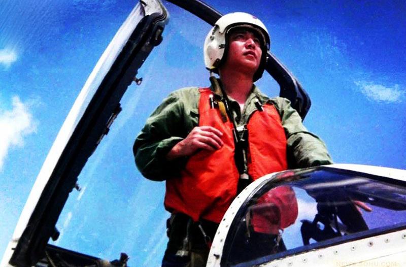 呼叫81192!两艘航母已备好，甲板够大，请立刻返航，立刻返航!