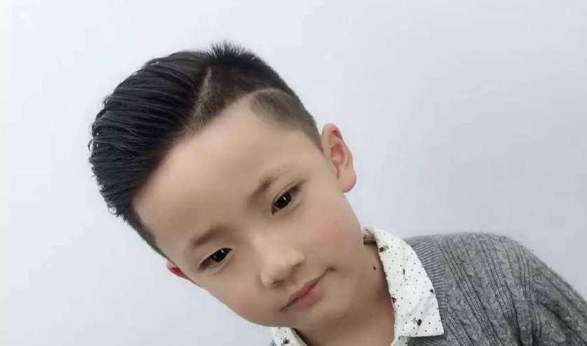 最帅最潮的小男孩发型,爱他给他剪一个这样的发型吧
