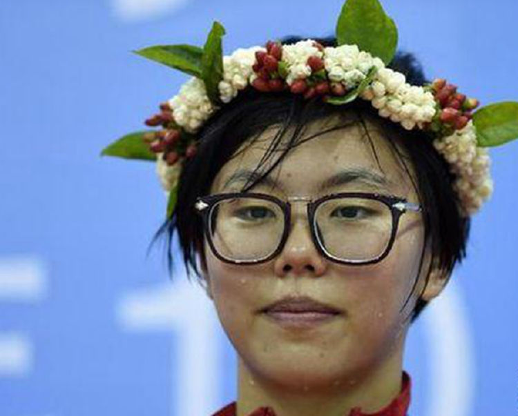 她是中国游泳天才,却连夺2冠军后离奇死亡,死