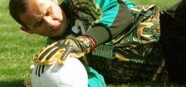 他是改变中国足球规则的门将, 却被足协一纸禁