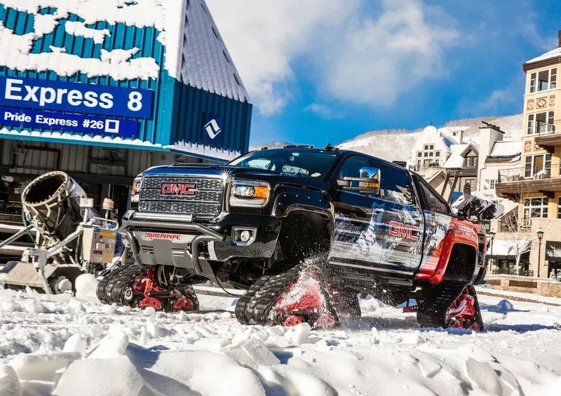 你只知道皮卡能翻山越岭,却不知道它还可以“滑雪”!