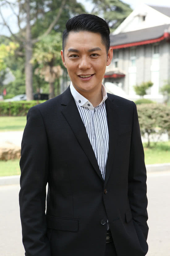 傅程鹏结婚22年离婚,儿子抚养权都不要,如今搭