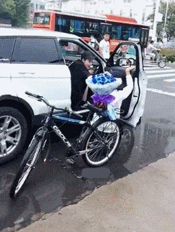 搞笑:妹子, 你们发现了什么啊, 这表情, 有客人来了?