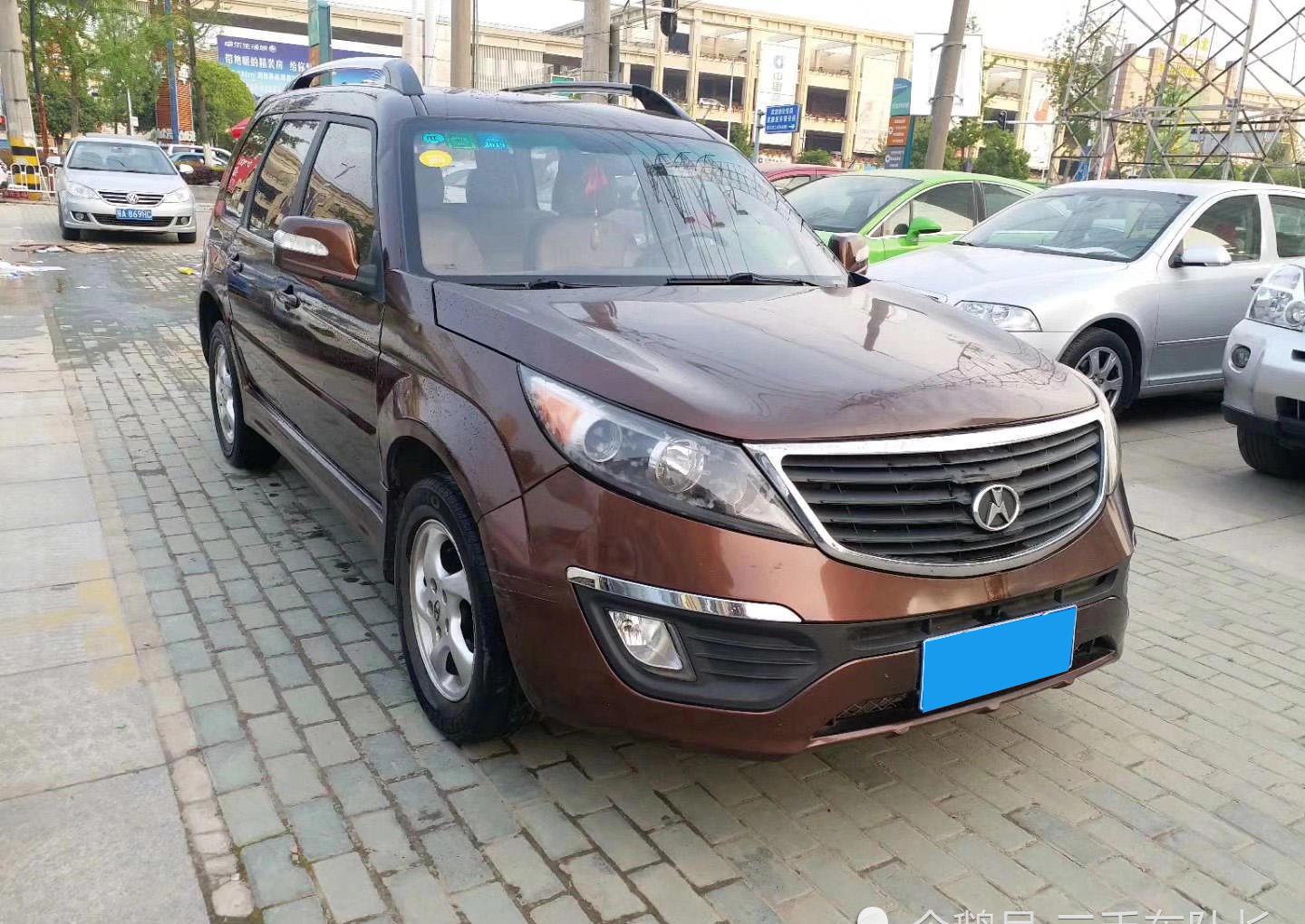 逛市场遇见一台川汽野马F12，前脸像智跑 侧面像森林人