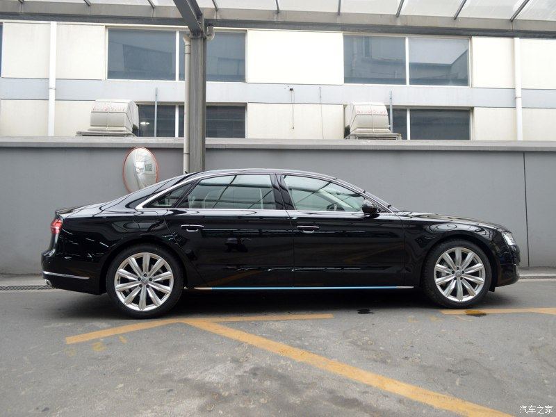 宝马7系的劲敌-奥迪A8L值得买吗？这5位真实车主来告诉你答