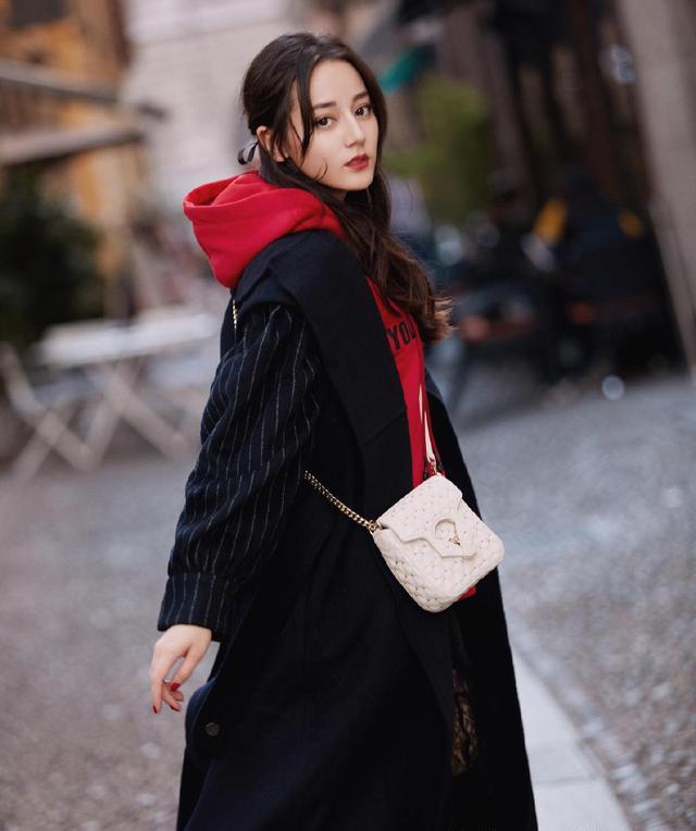 服装搭配:冬天了,来看看大衣和连帽卫衣是怎么搭的!