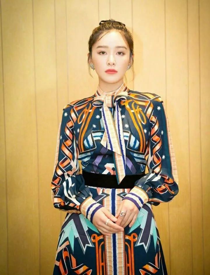 阚清子又买热搜?印小天回应插刀门?吴亦凡资