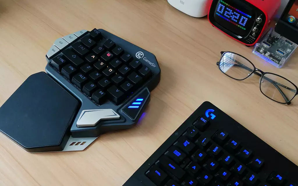 用键盘鼠标玩吃鸡,手游变端游:小鸡王座Z1体验