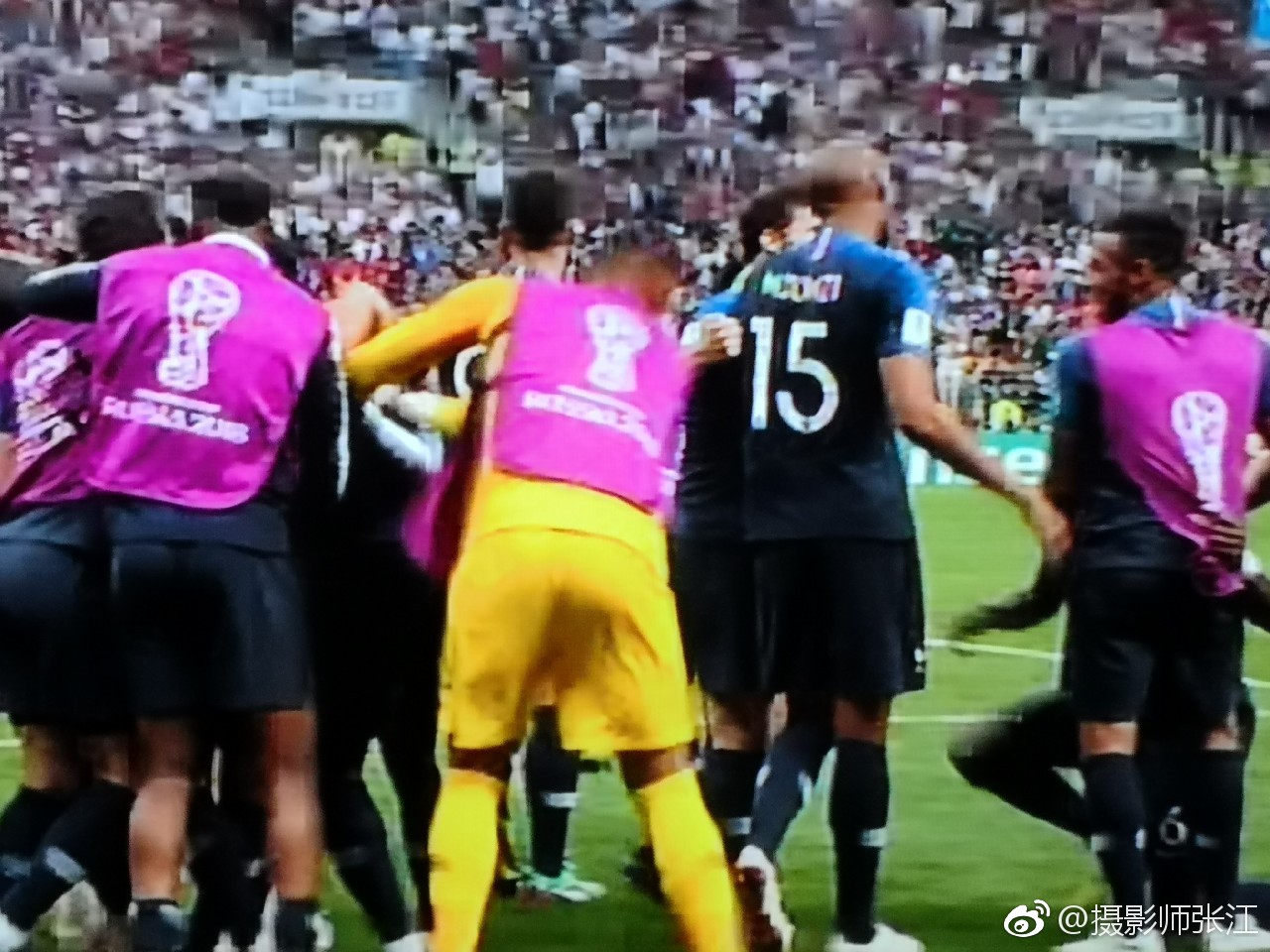 2018俄罗斯世界杯决赛,法国对阵克罗地亚,比赛进行到65分钟_新浪看点