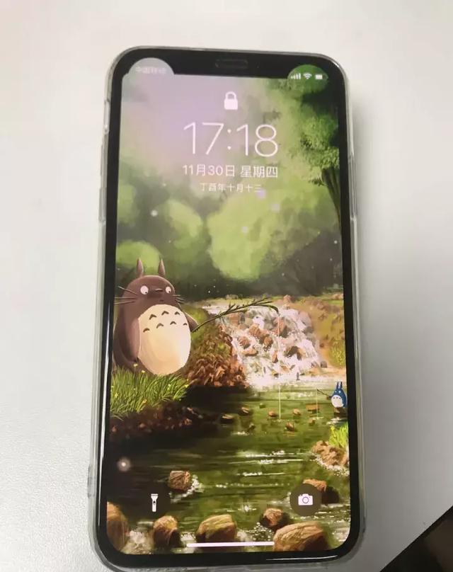 可以让你的iPhoneX长出小耳朵的神奇锁屏壁纸