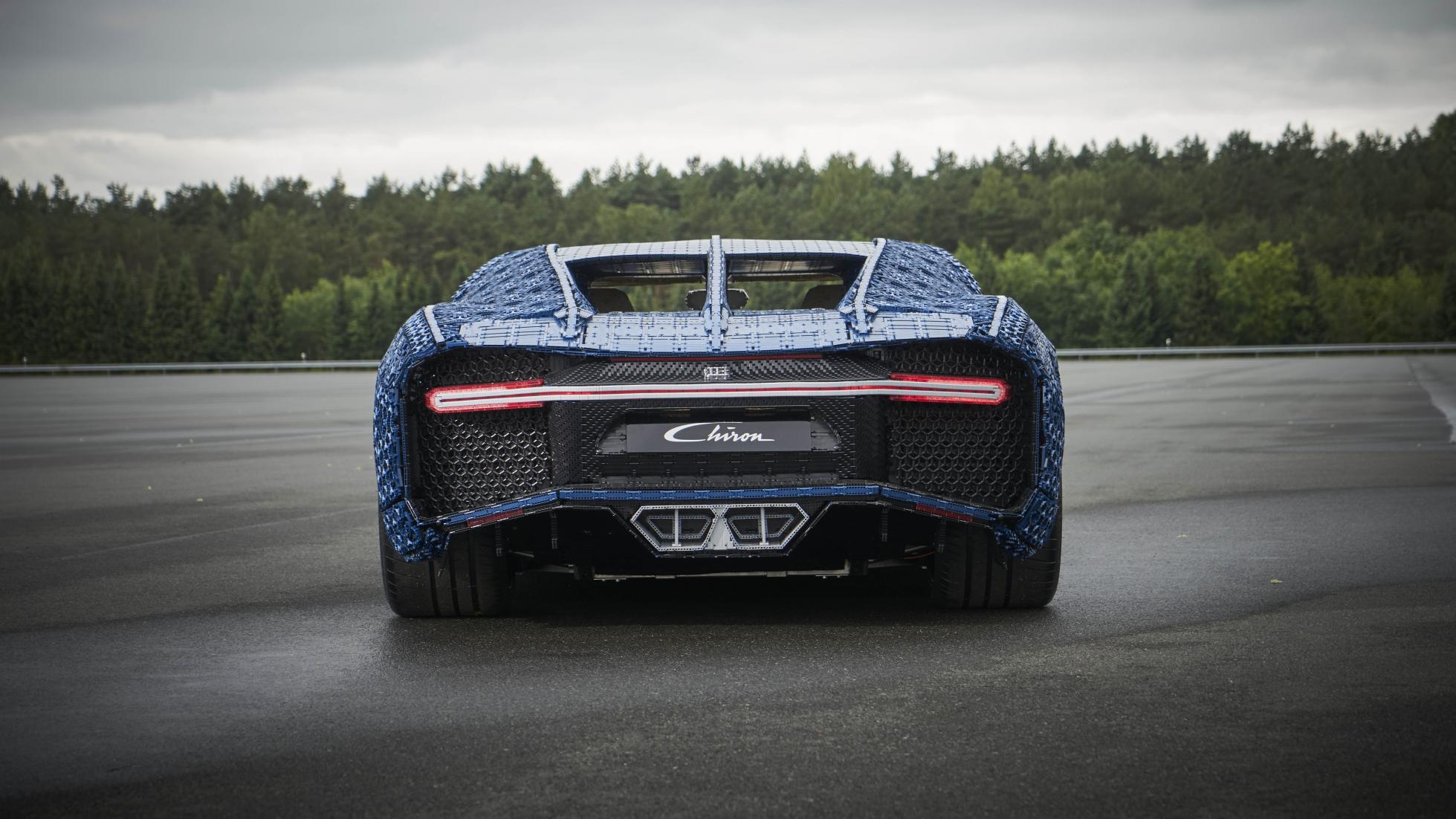 感受一下图片吧,布加迪Chiron乐高等比例版模