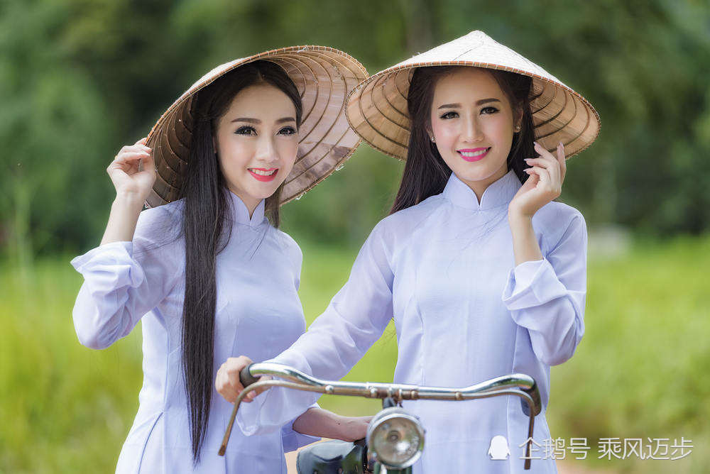 芒街与东兴市只有一河之隔，中国游客出境方便快捷