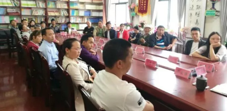 桐梓检察官给十八中的大龄同学们开家长会