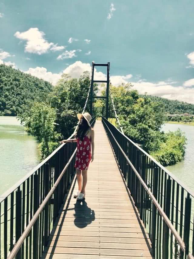 温碧霞与家人团聚，52岁仍是颜值担当，各种自拍景美人更美！