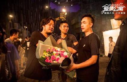 《爱情公寓》电影版海报出炉,唯独少了王传君,网友:没关谷不看