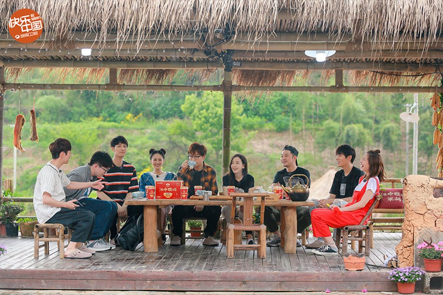 《向往的生活》何炅回忆金龟子带其出道毛不易