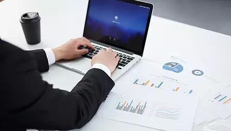 肩膀疼、脖子动不动就嘎吱响是什么情况?