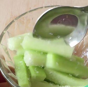 戒烟小妙招,每天早晨吃一盘白萝卜凉拌菜,再去