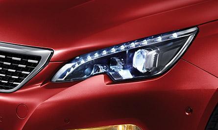 耗资8亿打造, 宝马发动机, 内饰堪比飞机舱, 买它比思域划算!