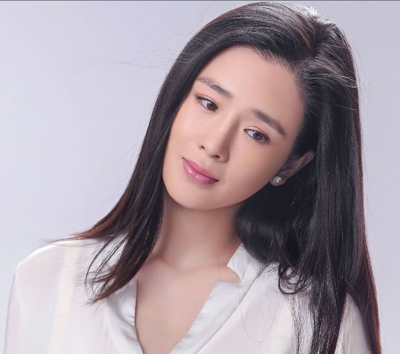 有一种“小巩俐”叫周显欣,低调优雅内敛知性,才情兼备