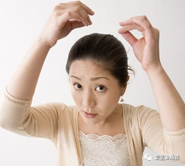 为什么30岁的人白发很多,而70岁老人满头黑发