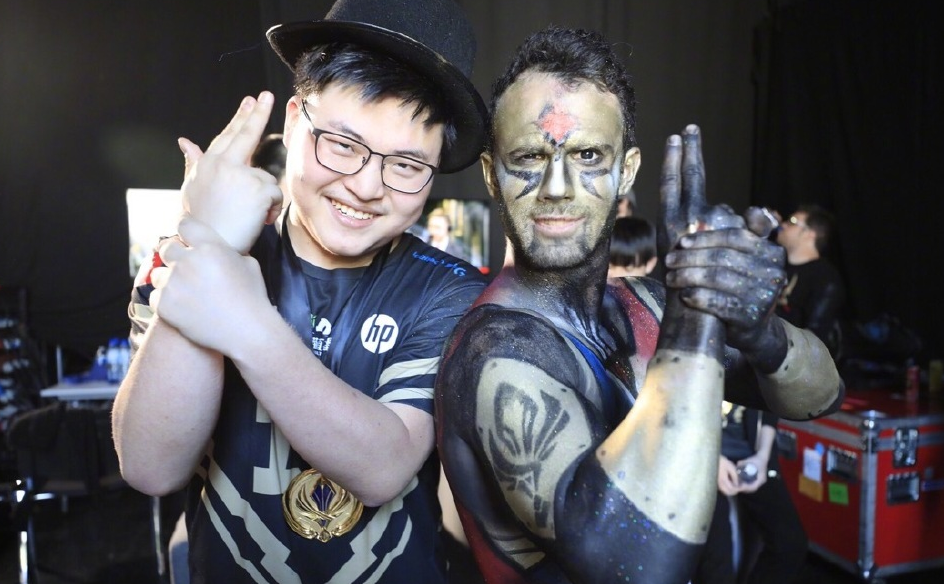 RNG终于拿下世界冠军,Uzi八个字庆祝,网友评论