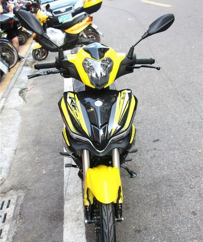 贝纳利RFS150i,售0.9万,水冷的运动弯梁,通勤