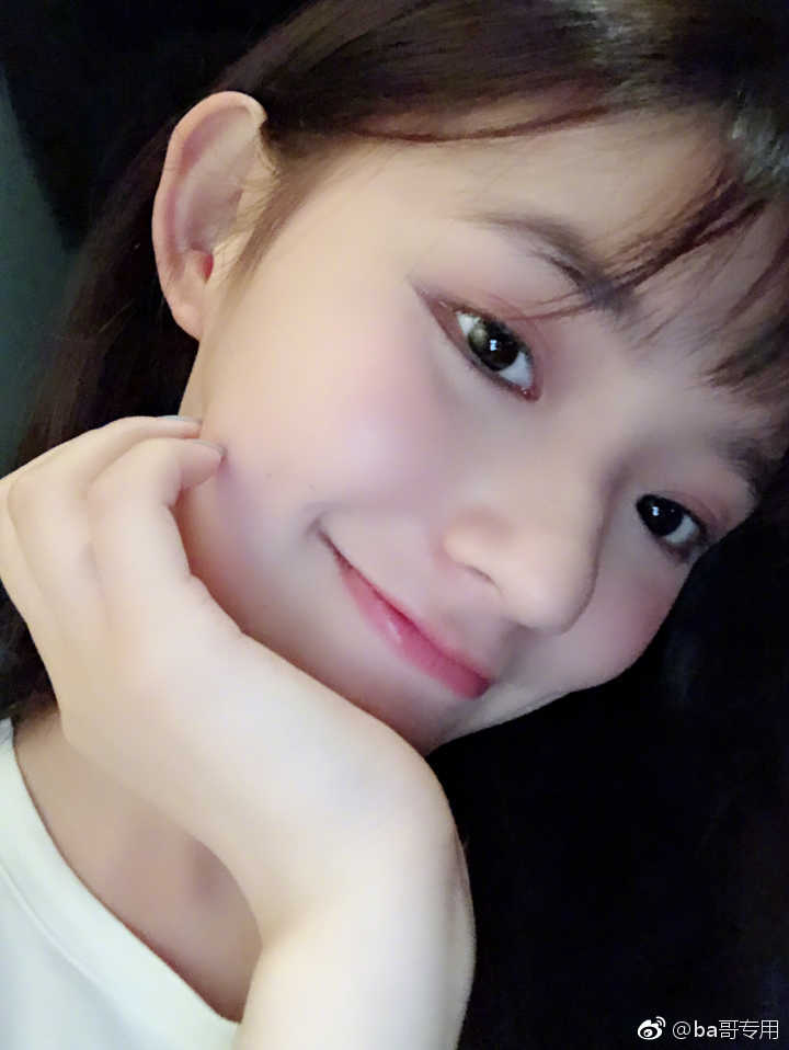 林允在小号抱怨睡眠少,一天七八个小时的睡眠