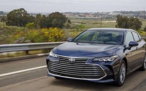 丰田爆发了! 这车比皇冠漂亮, 2.0T配8AT, 网友: 丰田终于开窍了