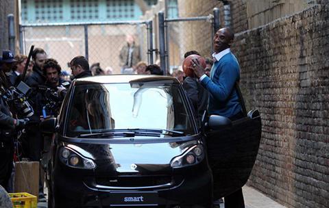 只因车标变成了一个字母“B”，车主就要多花将近一倍的价格？