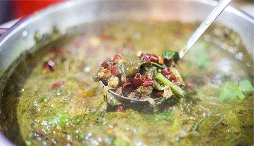 用牛排泄物做的牛瘪火锅, 深受侗族人民喜爱, 你看了会吃吗?