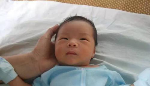 宝宝睡姿竟然可以改变五官? 新妈妈们看过来!