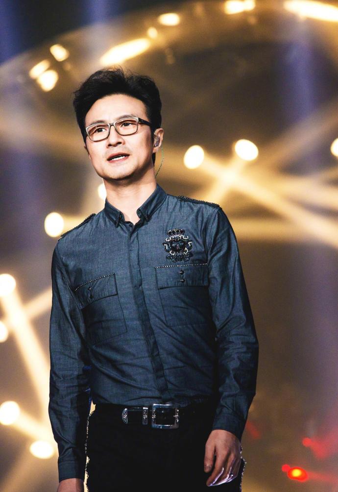 一首跨越近20年的《等待,汪峰找回尊严,黄绮珊有机会感谢
