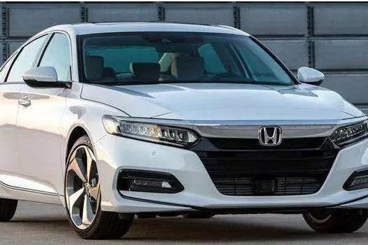 广本“灵魂级”车型雅阁下月上市，网友：这下要被凯美瑞吊打了！