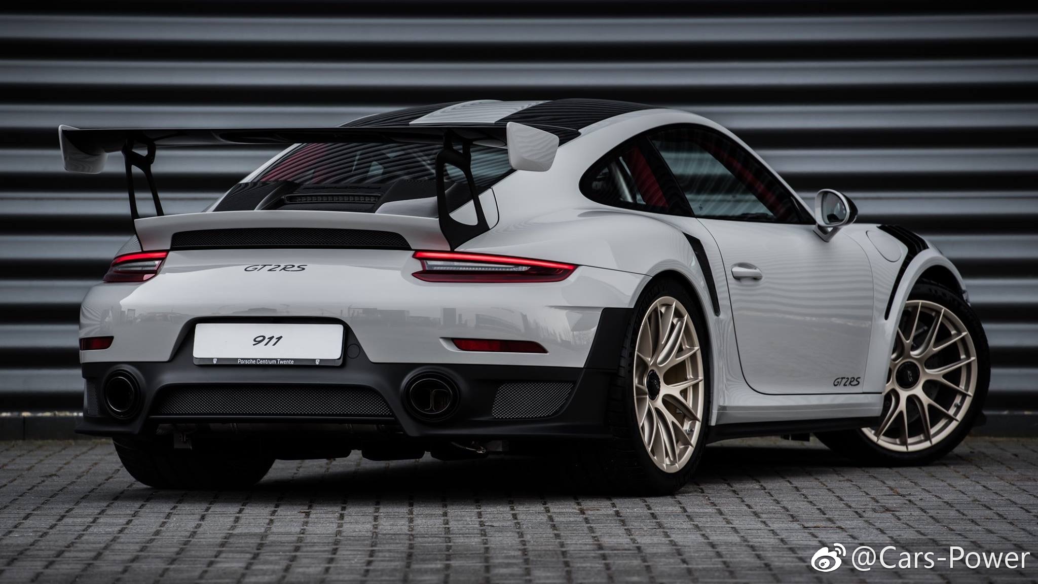 保时捷911 991.2 GT2RS,2.8秒破百的高性能后驱跑车。