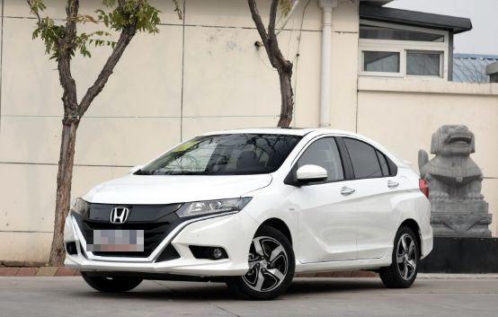 飞度的优惠太小同样1.5L的机头可以选择他, 两个本田经常走错