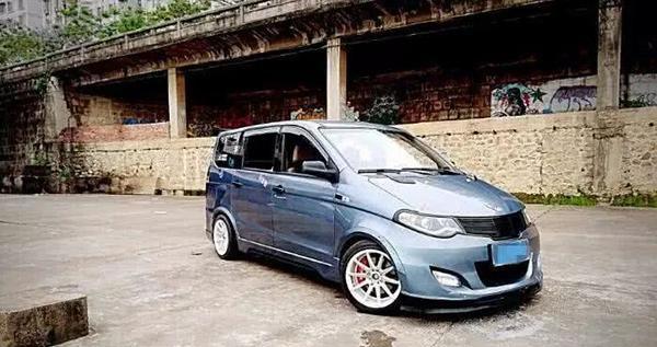 车主嫌五菱宏光掉价没品,花5万元爆改,成为最拉风的神车