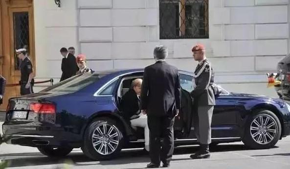 车窗玻璃厚60毫米, 神奇按钮一按车门就掉, 要卖2000万