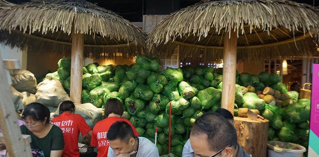 在柳州,为了吃上这家椰妹椰子鸡,多少人跨越整