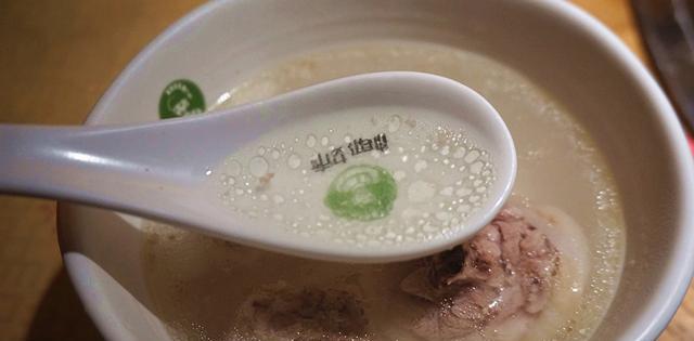 在柳州,为了吃上这家椰妹椰子鸡,多少人跨越整