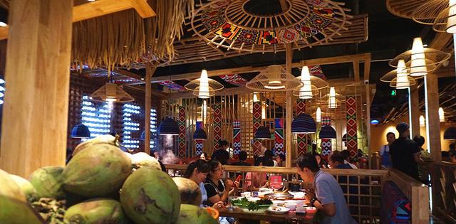 在柳州,为了吃上这家椰妹椰子鸡,多少人跨越整