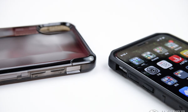 我一套:UAG 晶透系列 冰黑款 iPhone X 手机壳
