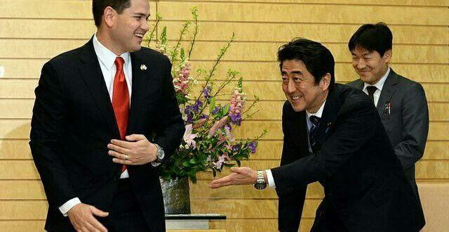 实拍各国政要尴尬照, 安倍晋三的这张日本人看了也骂