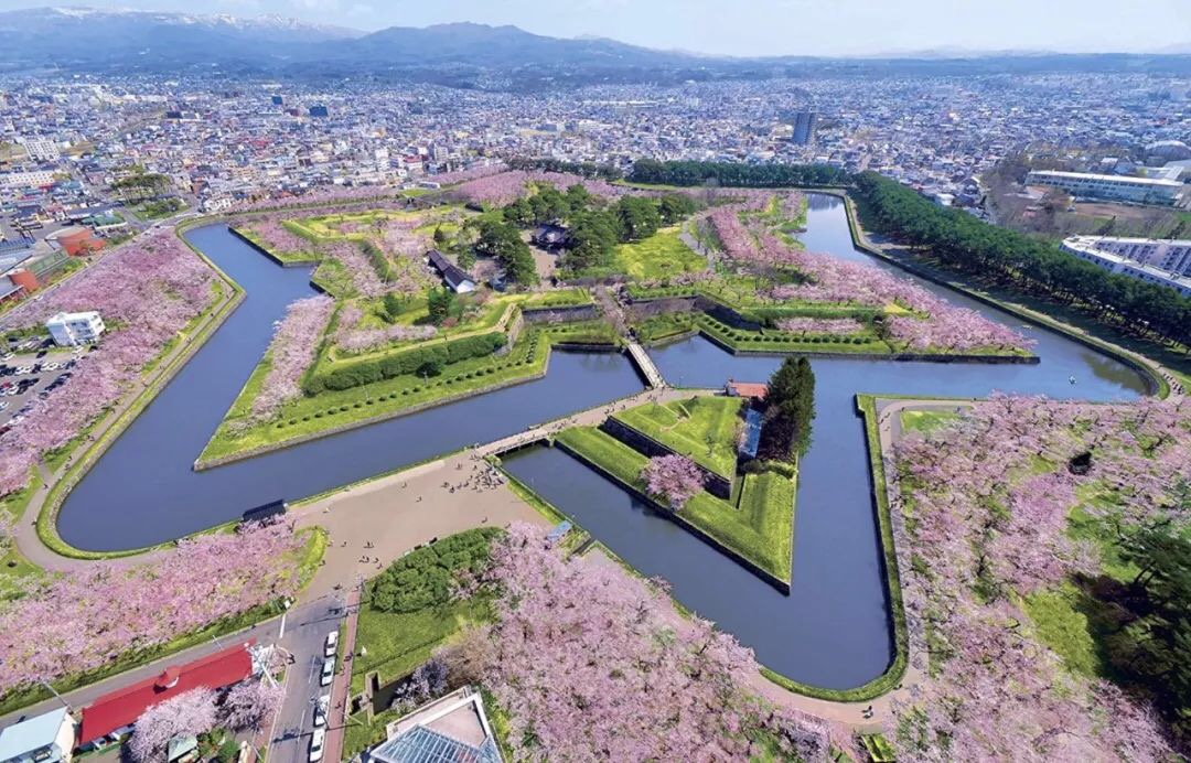 北海道函馆五星形状的五棱郭公园。原址是一个城堡
