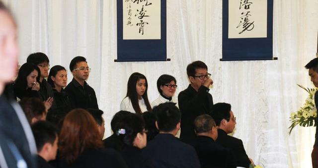 实拍午马葬礼现场，八大影帝扶灵，现场无数人落泪