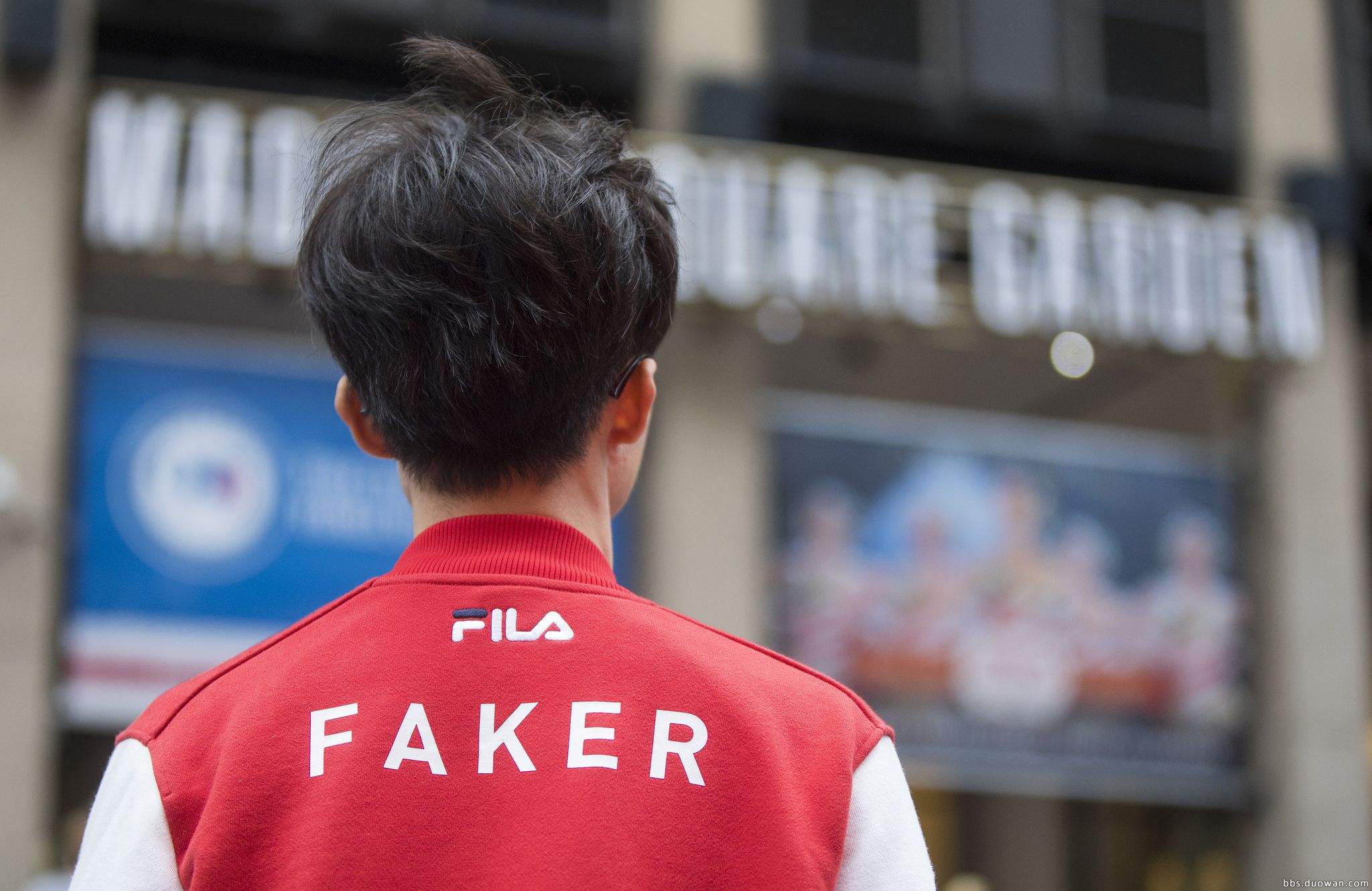 faker壁纸 回头看,faker高清壁纸回头看 faker语出惊人英雄联盟越来越没意思lpl的时代终于要