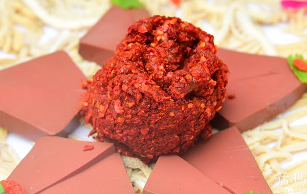 中国辣王观战吃辣大赛,因太能吃辣不能参赛